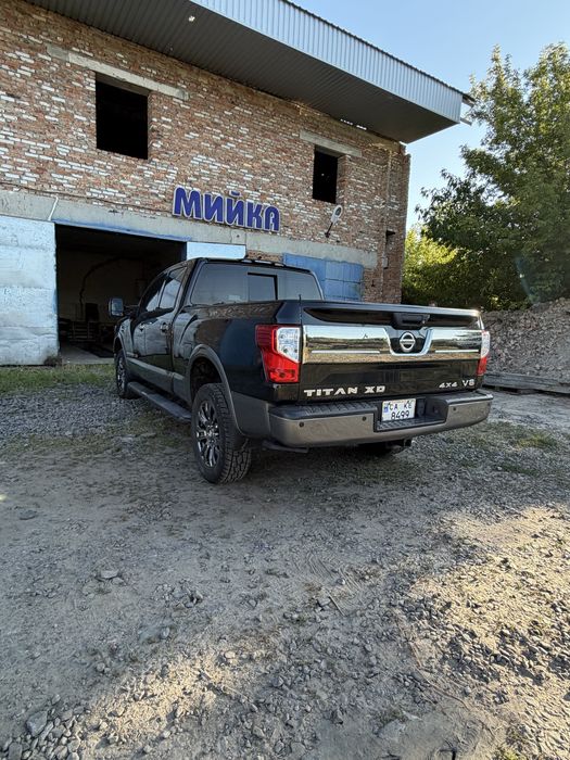 Nissan Titan platinum 2018