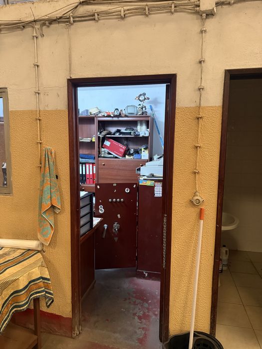 Armazem com 2 camaras de refrigeracao