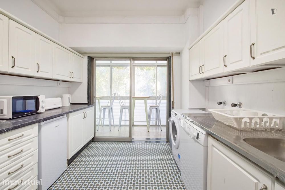 Quarto - localizado em Arroios Lisbon