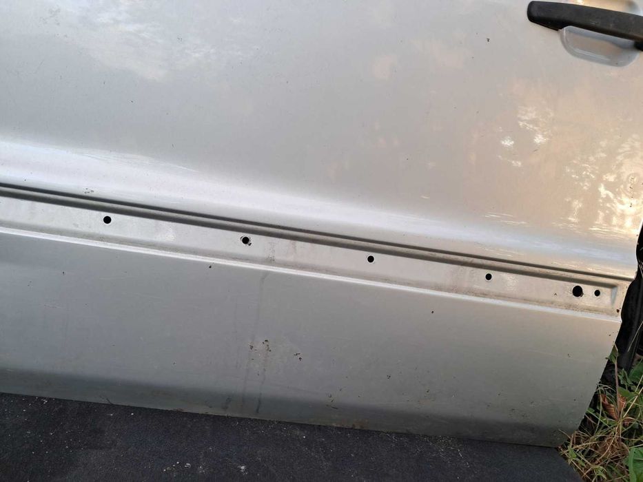 Передня ліва водійська дверка двері дверь Мерседес МЛ w163