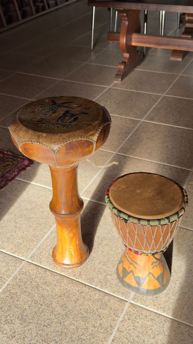Par de Djembes Artesanais (Percussão)