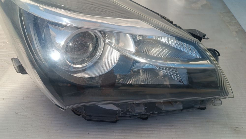 Vendo farol direito de Toyota Yaris ano 2014/18 híbrid