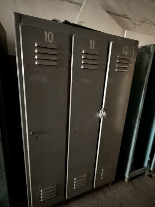 Ящики раздевалка, шкаф металлический для одежды тройной СССР