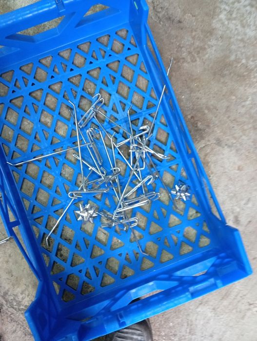 Vendo suportes para prateleiras de loja