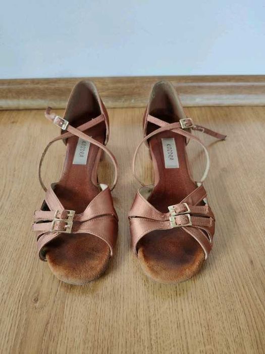 Buty do tańca towarzyskiego (łacina) na klocku