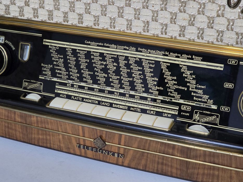 Rádio antigo reparado Telefunken