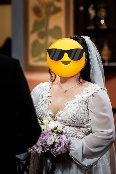 Suknia ślubna z welonem