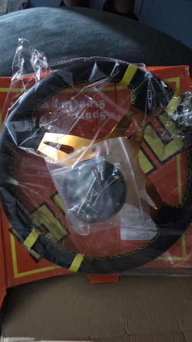 Volante MOMO Drifting amarelo NOVO