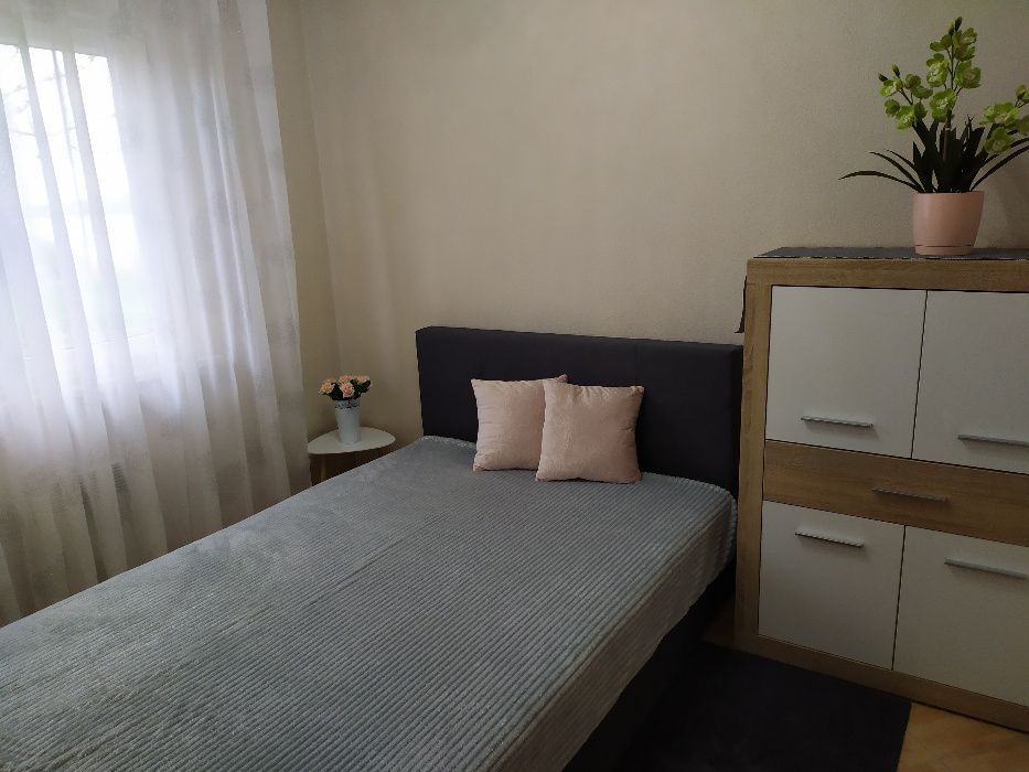 Domek nad jeziorem z linią brzegową, pięknym widokiem, sauną i jacuzzi