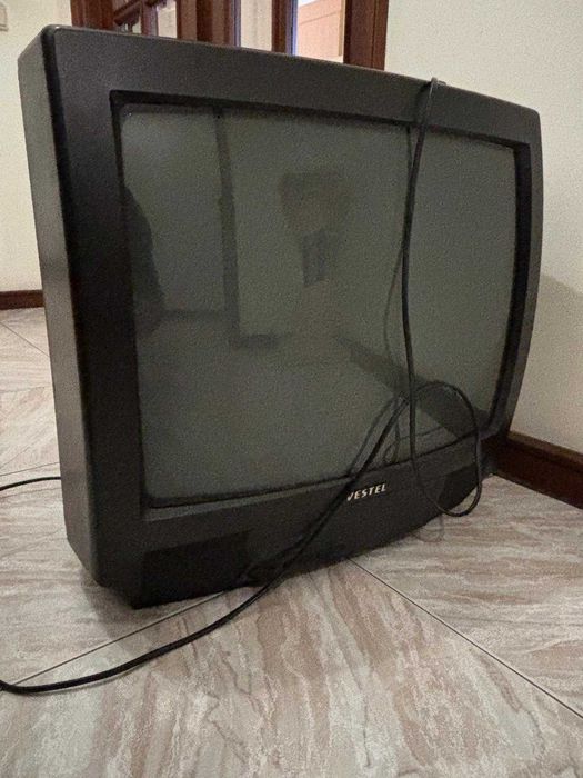 3 Televisores a cores - 60€