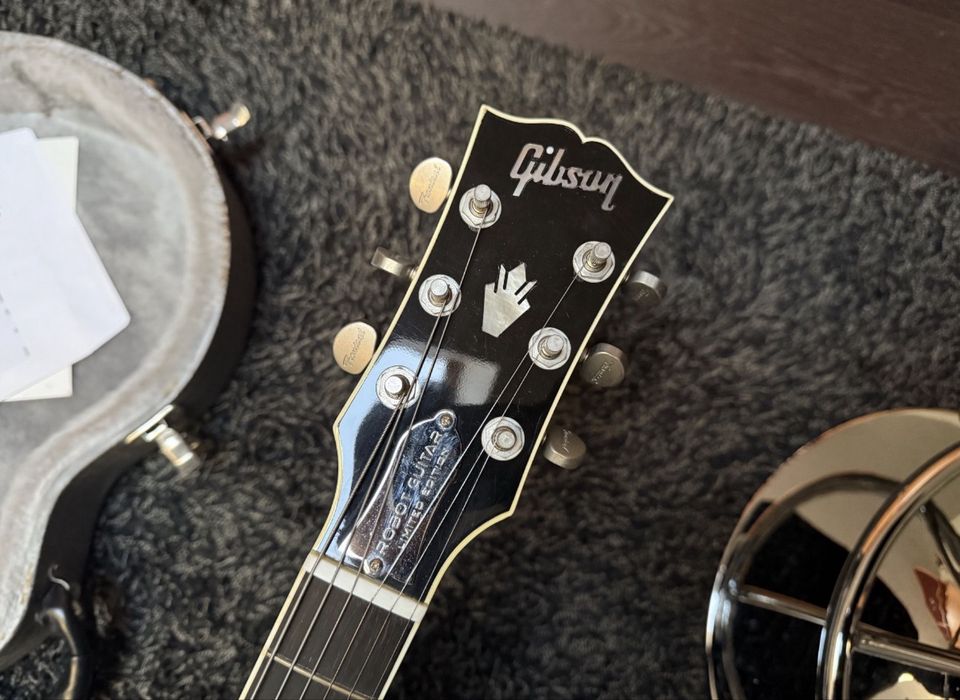 Gibson Les Paul Robot Guitar first edition