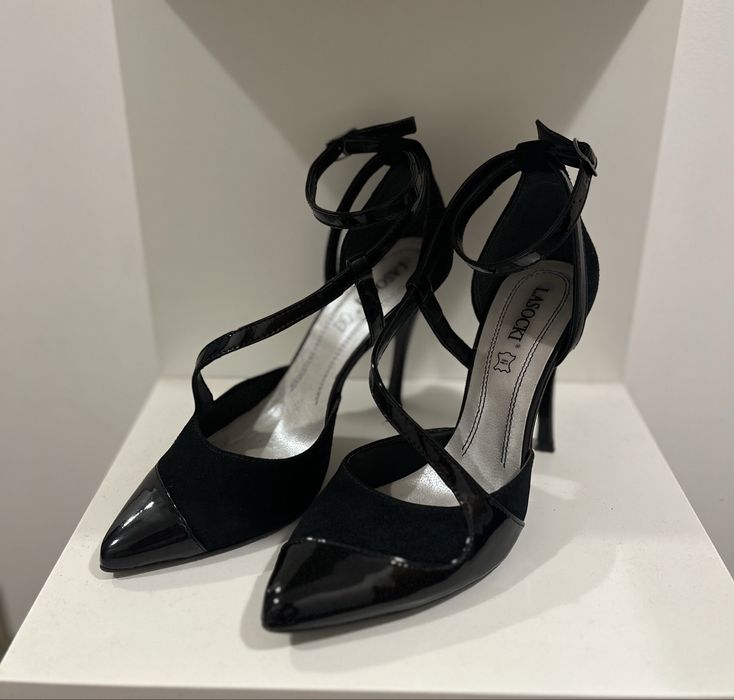 Lasocki Buty na obcasie, szpilki lakierowane z zamszem