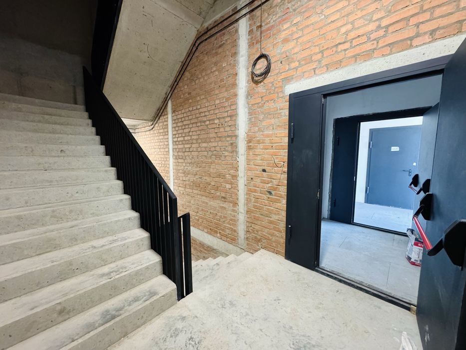 Офіси від 650 (м2) Біля Озера Преміум Рівня