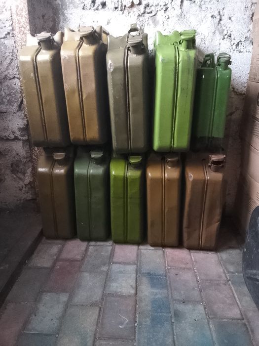 Канистра 20 л 12 л