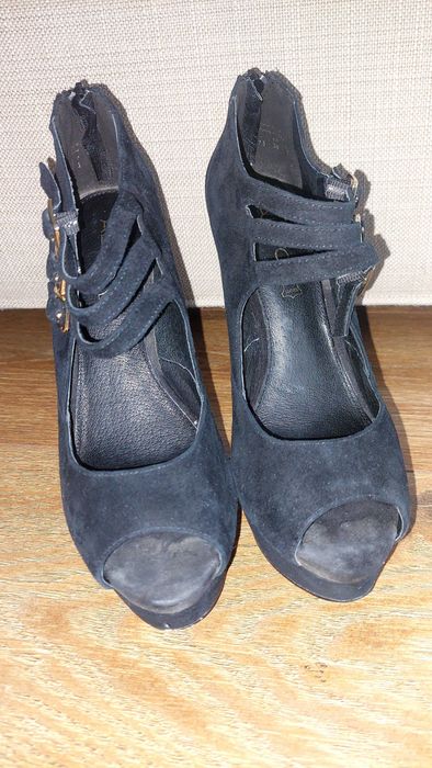Sapatos Aldo Camurça preto aberto à frente 38