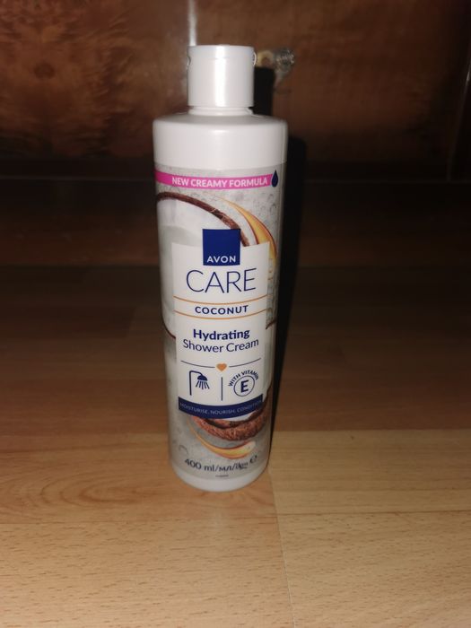 Kremowy żel pod prysznic Avon Care Coconut 400 ml