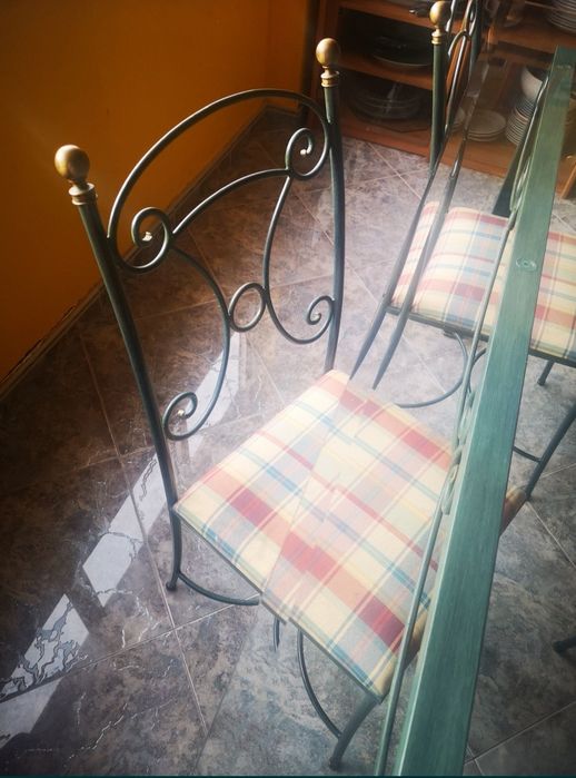 Mesa de jantar com 4 cadeiras