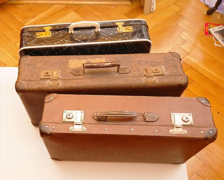 3 Walizki PRL, jedna plastikowana, wszystkie do Filmu, teatru ?