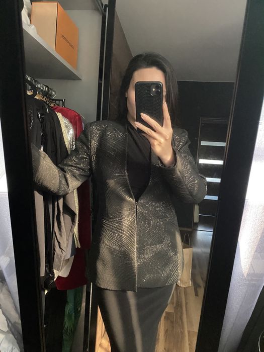 Elegancka taliowana marynarka dopasowana zapinana bez klap xl