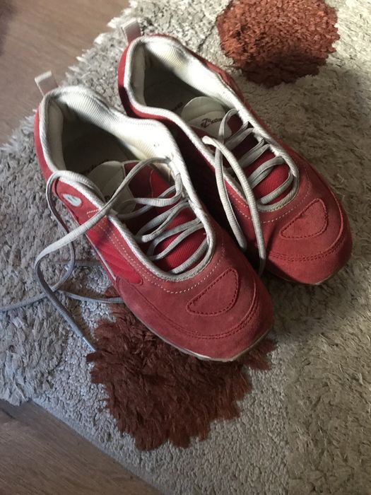 1 par de sapatos e 1 par de botas