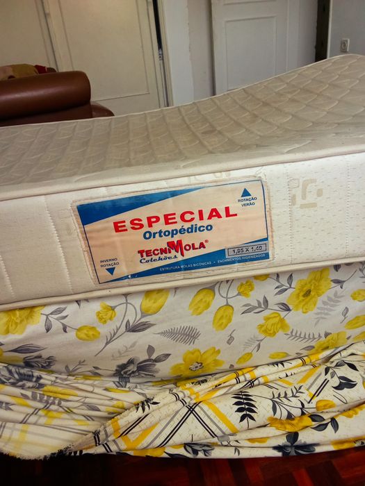 Cama de Casal com colchao