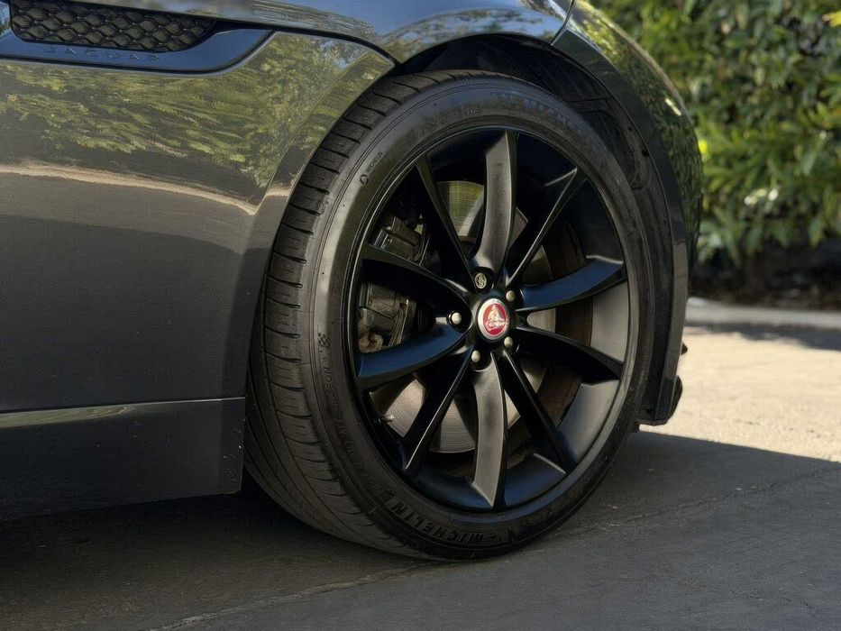 Jaguar F-TYPE R Convertible      2016