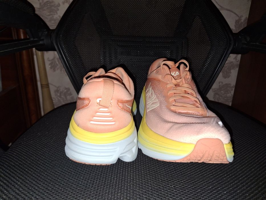 Кросівки HOKA BONDI 8