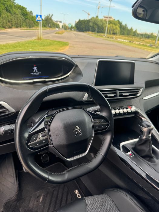 Продаю автомобіль peugeot 3008