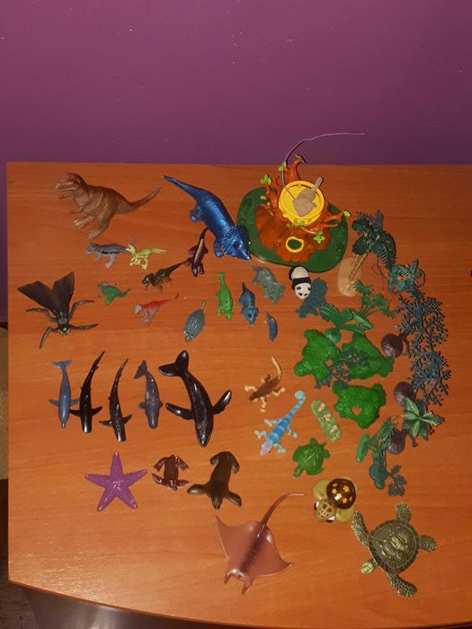 Duas coleções das figuras dos animais. Leia descrição