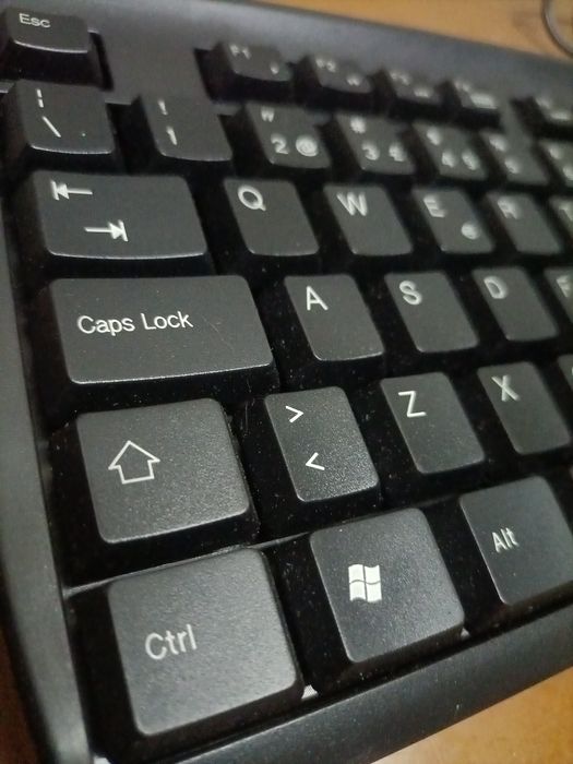 Teclado em bom estado, como novo a  funcionar perfeitamente...
