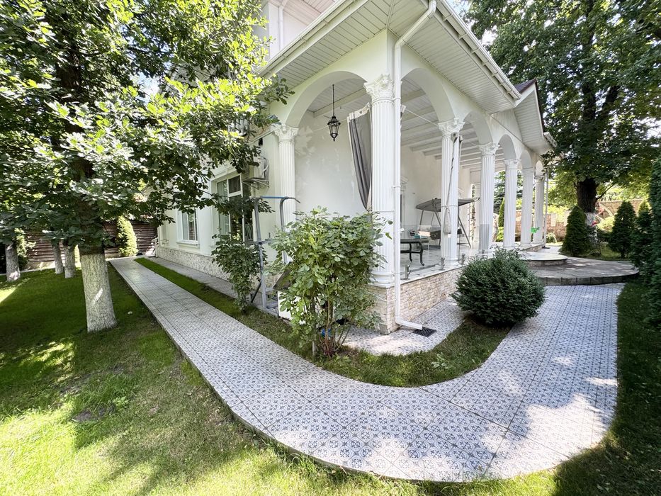 КМ Нова Ходосівка будинок 600 м² 20 соток гостьовий будинок лазня ліс