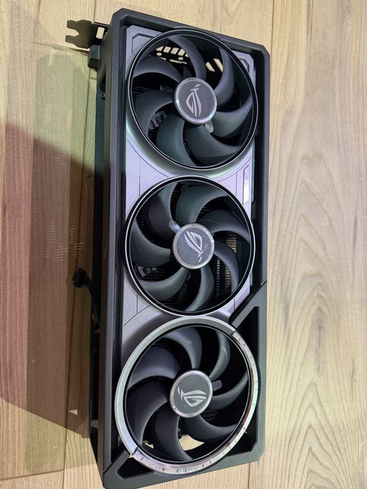 Chlodzenie oraz backplate RTX 5090 asus Rog Astral