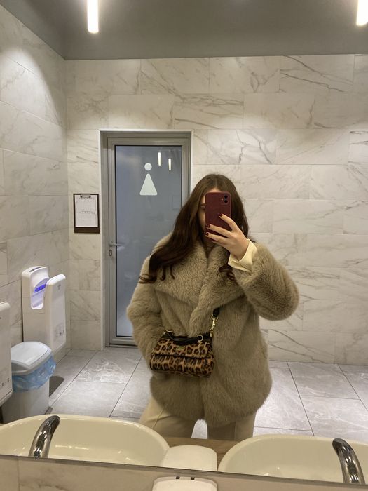 Zara Шуба Еко бежева