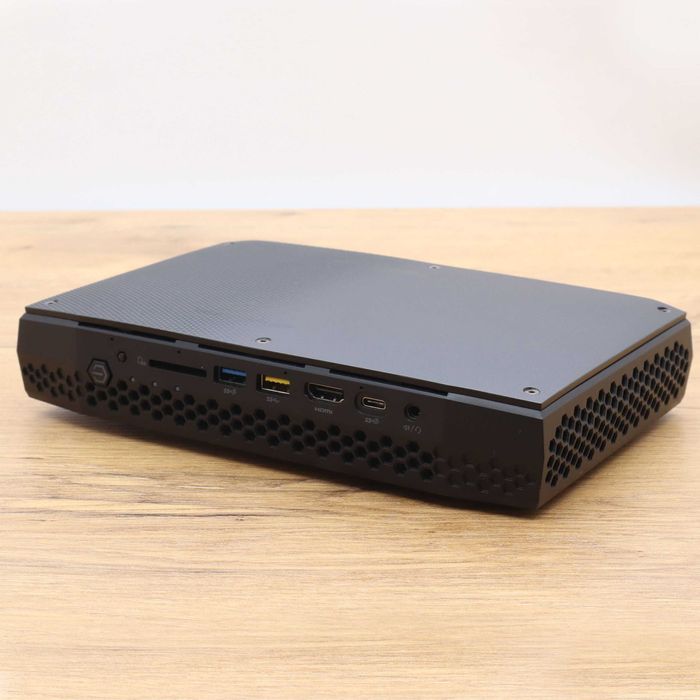 Intel NUC Hades Canyon 8I7HNK1 (i7/32RAM/SSD)