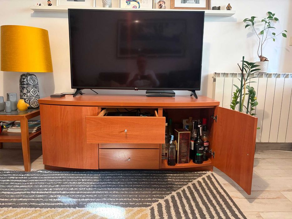 Aparador de televisão + Mesinha de apoio