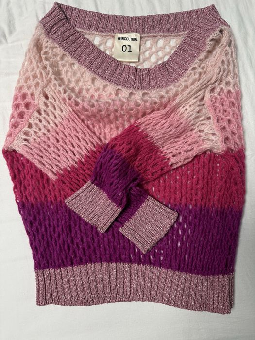 Kolorowy sweter na jesien