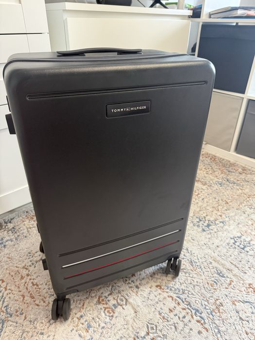 Walizka Tommy Hilfiger