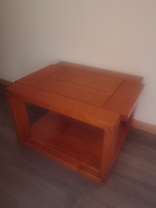 Mesa de centro em madeira maciça
