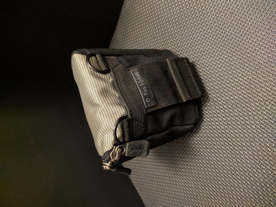 Bolsa máquina fotográfica Lowepro D-Res 10 AW
