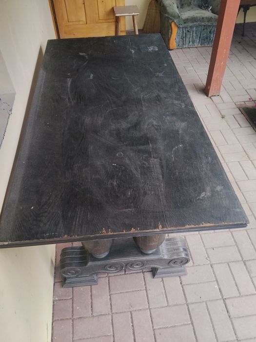 Solidny stół drewniany