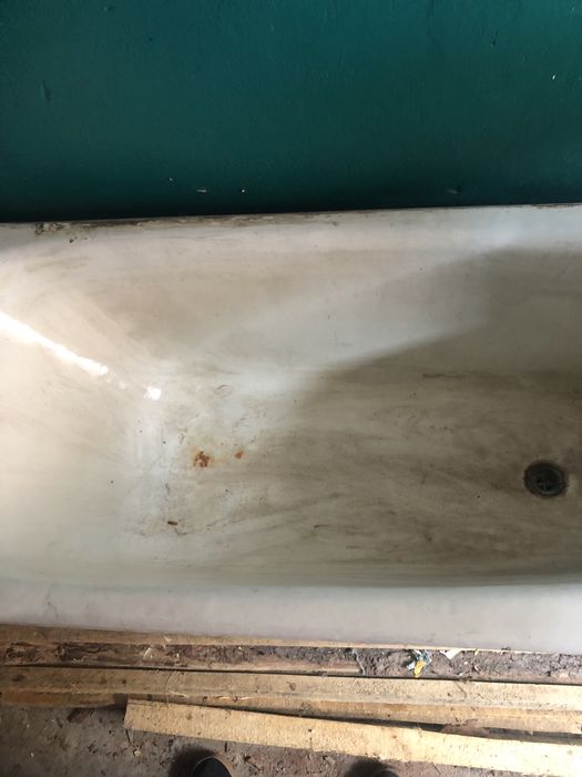 Ванна чугун з ніжками