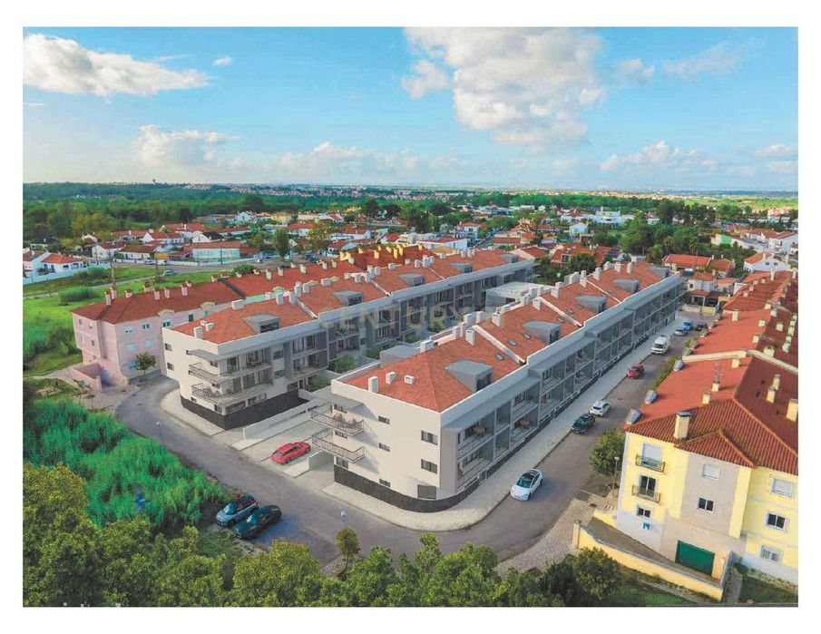 Loja com 260 m² em Azeitão — Espaço, Visibilidade e Potencial