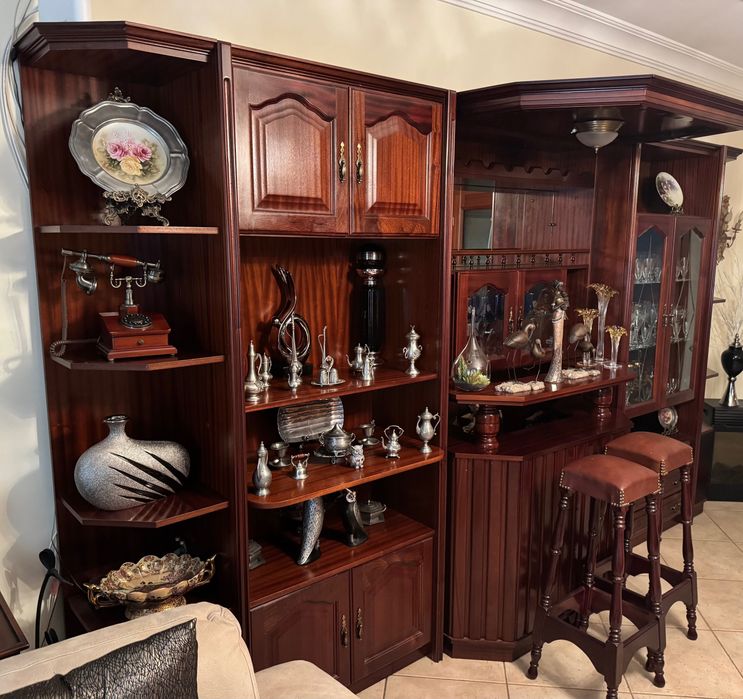 Móvel Bar com Cristaleira