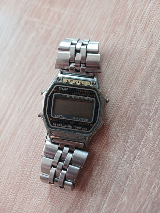 Наручний годинник Levis