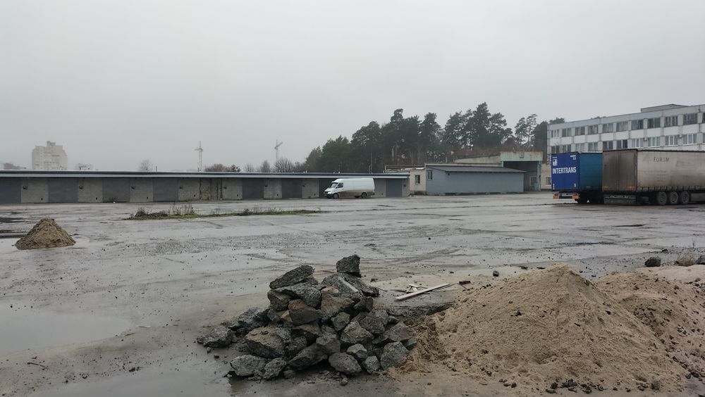Гараж з ремонтом, централізоване опалення.