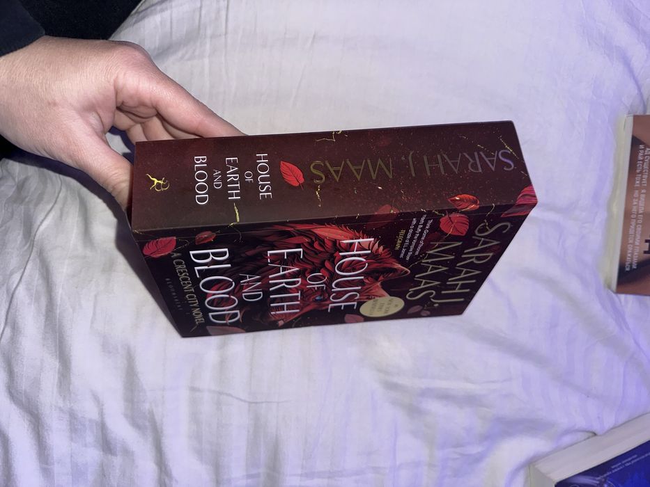 Книга англійською мовою Сара Маас Город Полумесяца