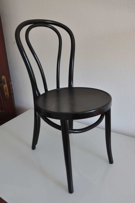 4 Cadeiras estilo Thonet – pretas