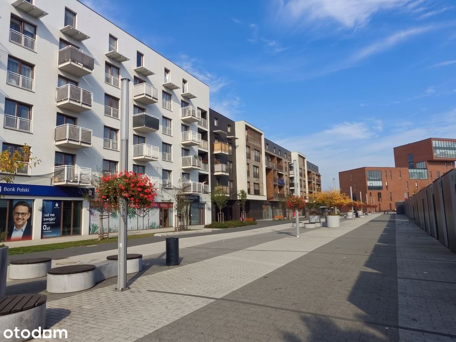 Dwa pokoje, 47 m² w centrum Siechnic – balkon i loggia plus garaż.