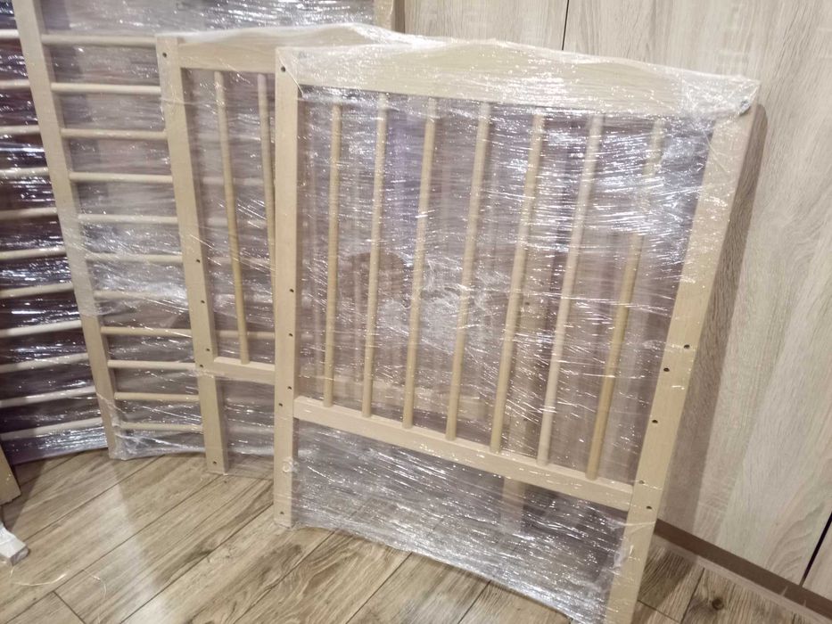 Дитяче ліжечко з маятником