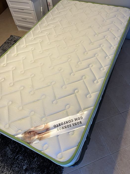 Cabeceira , estrado e colchao